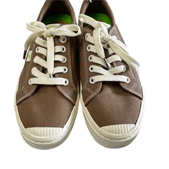 Cariuma OCA Low Sand Canvas Sneakers size 8 - Picture 2 of 10